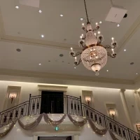 披露宴会場の天井が高い！
お色直しは2階の入口から入場！