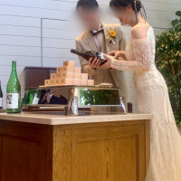 ケーキ入刀ではなく、日本酒タワーをして私たちらしく