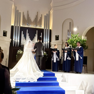 パイプオルガンと聖歌隊も印象的