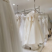 セミオーダーでいろいろなドレスがある