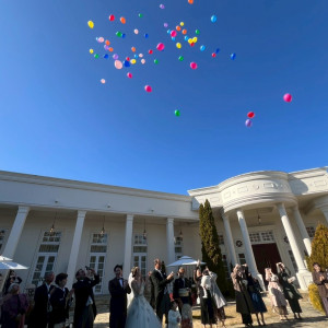 プールにバルーンを投げ入れる演出|761820さんのガーデンヒルズ迎賓館(松本)/テイクアンドギヴ・ニーズウェディングの写真(2608091)