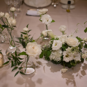 白とグリーンの装花|761849さんのパレスホテル大宮（Palace Hotel Omiya）の写真(2492387)