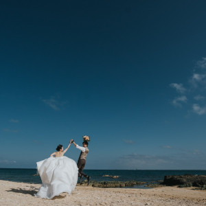 ビーチでの撮影です。|761856さんのザ・ギノザリゾート 美らの教会/アールイズ・ウエディングの写真(2492428)