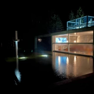 水の協会(夜の時間帯)