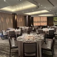二会場のうち、広い方の披露宴会場です。