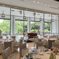 披露宴会場・本館（中からの窓の景色）
