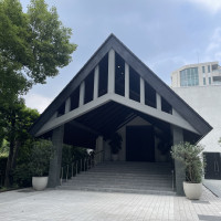 緑が見えるチャペル