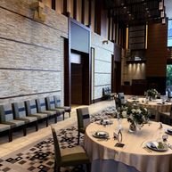 ノートルダム北九州/FIVESTAR WEDDINGの披露宴会場の写真（3枚目）