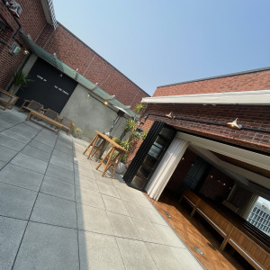 フラワーシャワーを行う場所|761965さんのBAYSIDE GEIHINKAN VERANDA/テイクアンドギヴ・ニーズウェディングの写真(2493144)