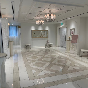 披露宴会場入り口前のスペース|761978さんのル・センティフォーリア大阪(クラウディアホールディングスグループ)の写真(2510470)