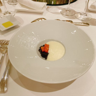 前菜。ジャガイモのムースがおいしかった。
