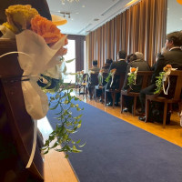 挙式会場。青のバージンロード