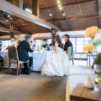 披露宴での食事風景