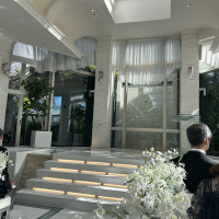 挙式会場で、白を基調していて、とても綺麗でした。
