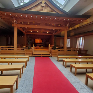 雨上がりの曇り時の神殿