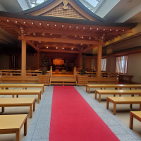 雨上がりの曇り時の神殿