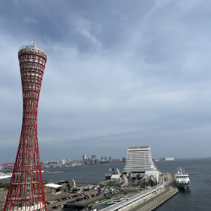 披露宴会場での全体写真撮影を行ったテラスからの眺望|762232さんのノートルダム神戸/FIVESTAR WEDDINGの写真(2535707)