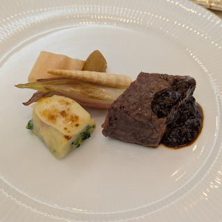 国産牛サーロインの備長炭焼き
フュージョン料理