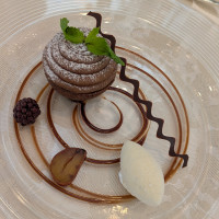 フランス料理。ダークチョコレートのタルト