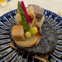 焼物八寸　熱い石のうえでジュージューいっていて素敵でした