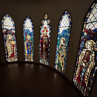 大聖堂の入り口にもステンドグラスがあります