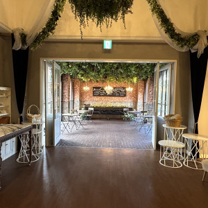 フラワーシャワーなどの演出が可能なガーデン|762316さんの宮の森フランセス教会の写真(2549498)