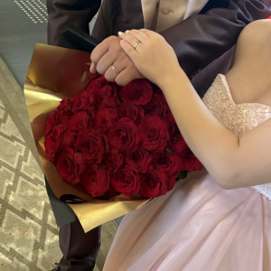 サプライズプレゼントの薔薇|762465さんのTHE LANDMARK SQUARE OSAKA(ザ ランドマークスクエア オオサカ)の写真(2507288)