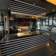 オープンキッチンで料理が作られていきます。