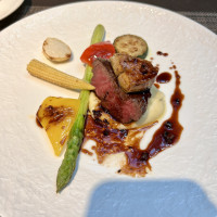 メインの牛フィレ肉を試食。目でも楽しめた。