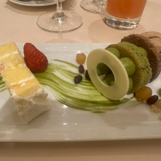 デザートとウェディングケーキ