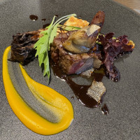 試食でいただいた黒毛和牛です、フォアグラものっています。