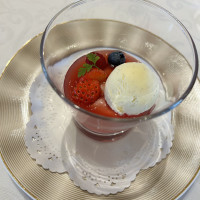 デザートのパフェです。美味しかった！