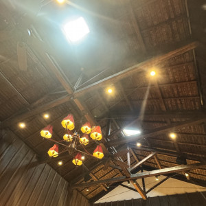天井が高く、自然採光もあります|762579さんの萬屋本店 - KAMAKURA HASE est1806 -の写真(2495959)