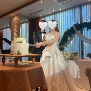 披露宴会場にてケーキ入刀|762613さんのThe Opera(オペラ)の写真(2496171)