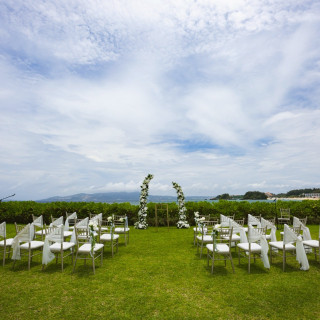ガーデン挙式会場です。お花のアーチにこだわりました。