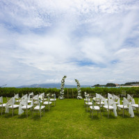 ガーデン挙式会場です。お花のアーチにこだわりました。