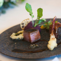沖縄の食材を堪能できるメインの料理です。