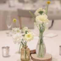 ブーケに合わせたテーブル装花