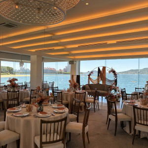 披露宴会場。夕日がすごく素敵に見える会場とのこと。|762804さんのOCEAN&RESORT MARIZON(オーシャン＆リゾート マリゾン)の写真(2497370)