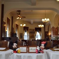 普段はカフェとして営業している場所を受付に。