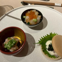 前菜三種　紅ずわい蟹 茄子おひたし  祝寿司 キャビア最中