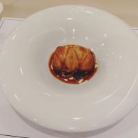 ヒラメをパイで包んだものです