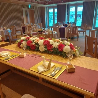 庭が見える明治記念館の披露宴会場