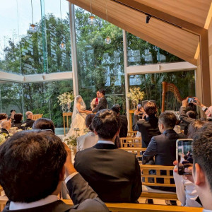 天気は雨でしたが、チャペルは自然光や緑が映え、素敵でした|762939さんのアーセンティア迎賓館(高崎)/テイクアンドギヴ・ニーズウェディングの写真(2552827)