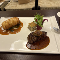 披露宴終了後にお肉とお魚の料理をいただきました