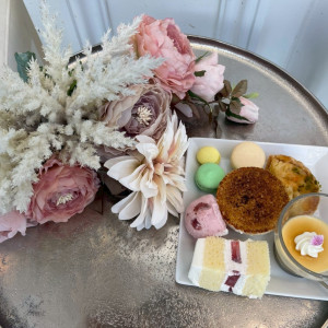 デザートビュッフェとテーブルに置いてあった花です。|762978さんのル・センティフォーリア大阪（クラウディアホールディングスグループ）の写真(2498016)