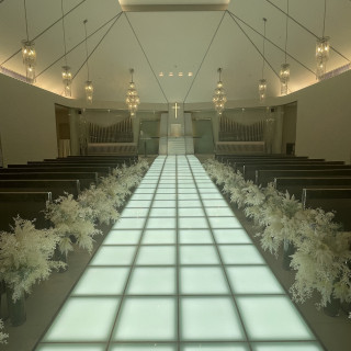 名古屋で唯一の、バージンロードが光る演出。