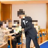 お花を渡すシーン