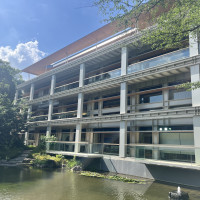 お庭側からみる会場も綺麗で素敵でした。