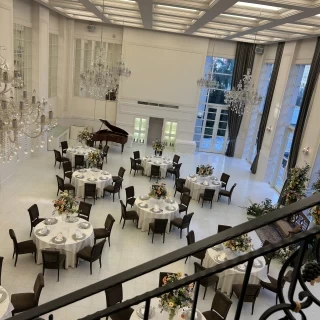 階段入場から見た披露宴会場